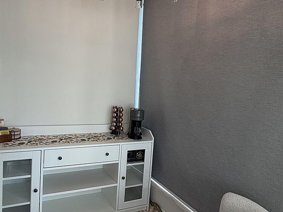 4th image of 1200 Georgia St W #1402