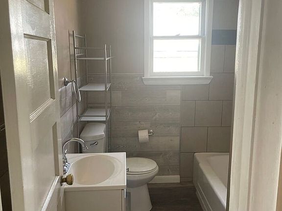 3rd image of 919 7th St APT C