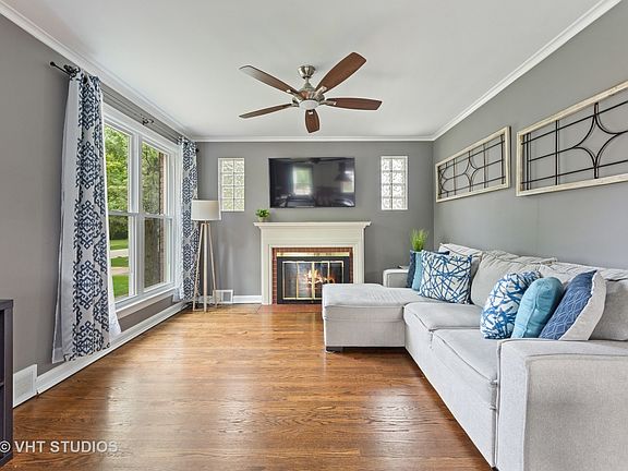 2nd image of 387 Woodbridge St