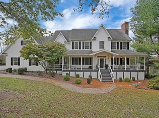 12 Blue Cliff Dr, Lebanon, NJ 08833