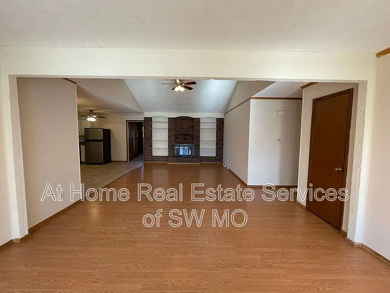 4 bed, 2.5 bath, 1798 sqft, $1,680 — Photo 2