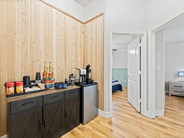 976 Northampton Dr — Photo 13