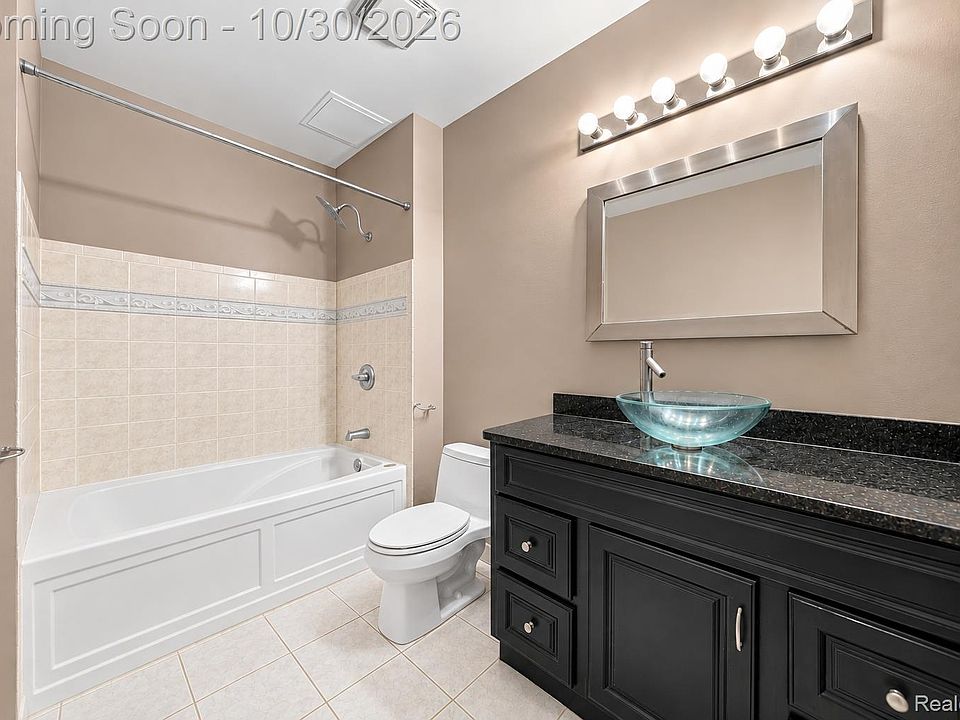 100 W 5th St Apt 712, photo 24