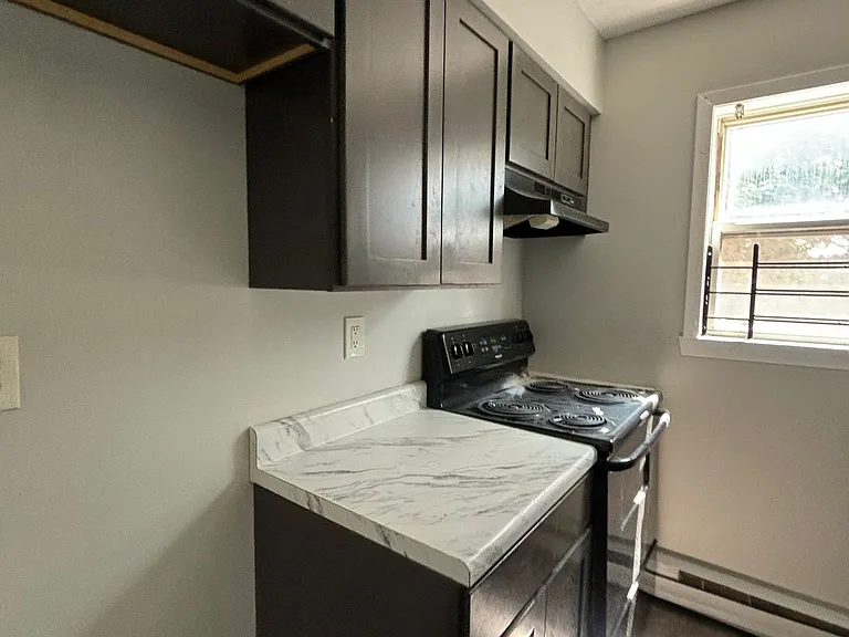 394 S 6th St #2R — Photo 2