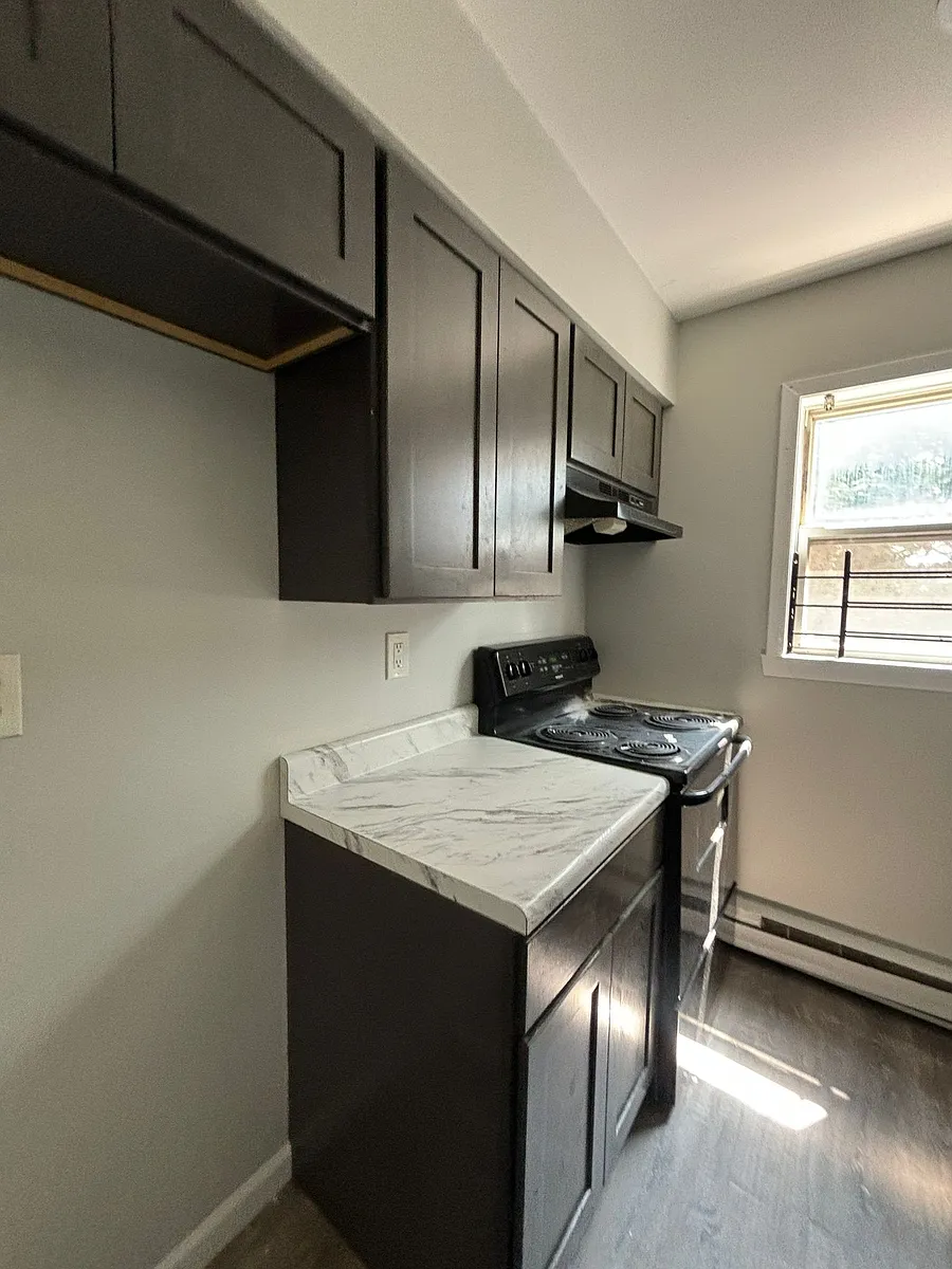 Building Photo - 394 S 6th St #2R