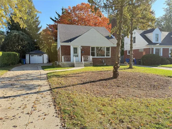 2870 Alexandra Ave, Windsor, ON N9E 2J7