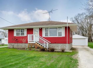 3216 Coggon Rd, Coggon, IA 52218