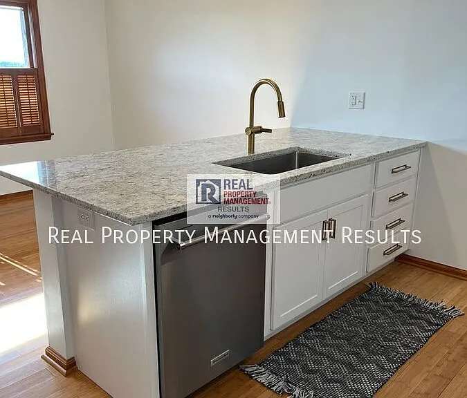 603 W Water St — Photo 7