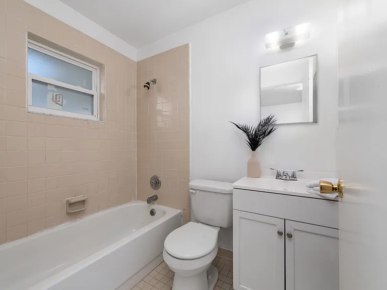 909 W Orange St #911 — Photo 10