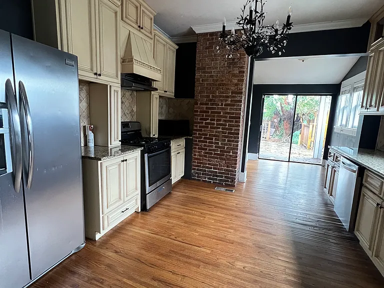 759 Roycroft Pl — Photo 5