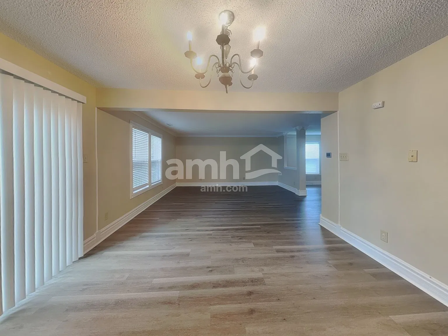 4 bed, 2.0 bath, 2220 sqft, $2,290 — Photo 4