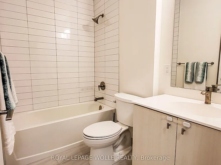 15 Wellington St S #304 — Photo 7