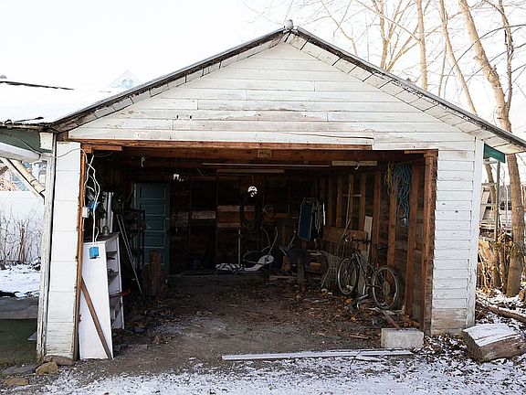 3rd image of 413 E Spruce St