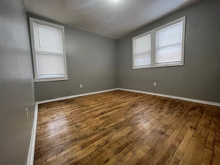 2356 Thomas Ave N — Photo 6