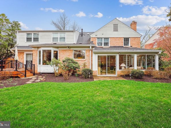 8905 Copenhaver Dr, Potomac, MD 20854
