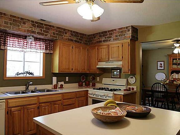 4th image of 1221 Rolling Oaks Ln