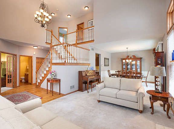 3rd image of 1501 Greenbriar Pl #1501