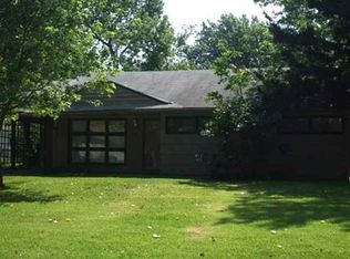 2512 SW Moundview Dr, Topeka, KS 66614