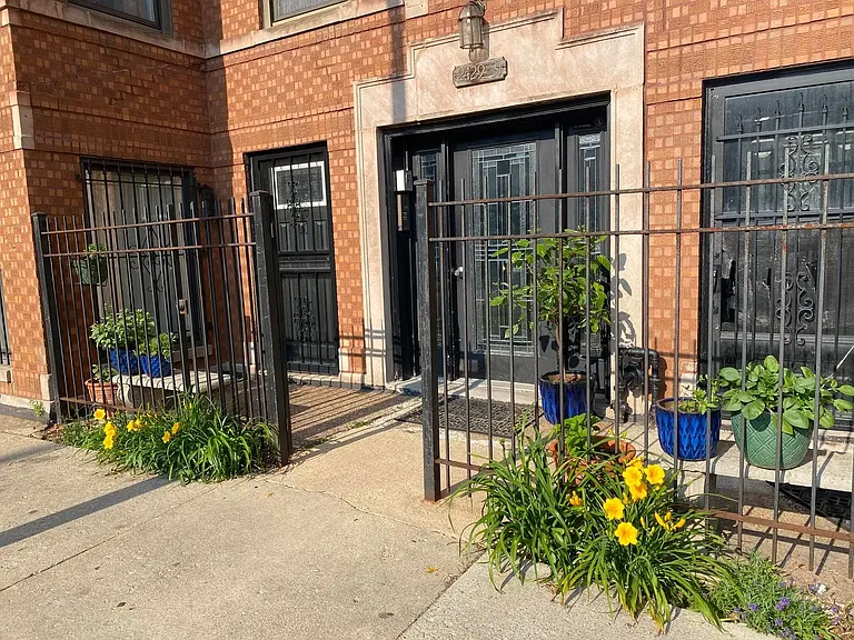 2429 N California Ave #1 — Photo 4