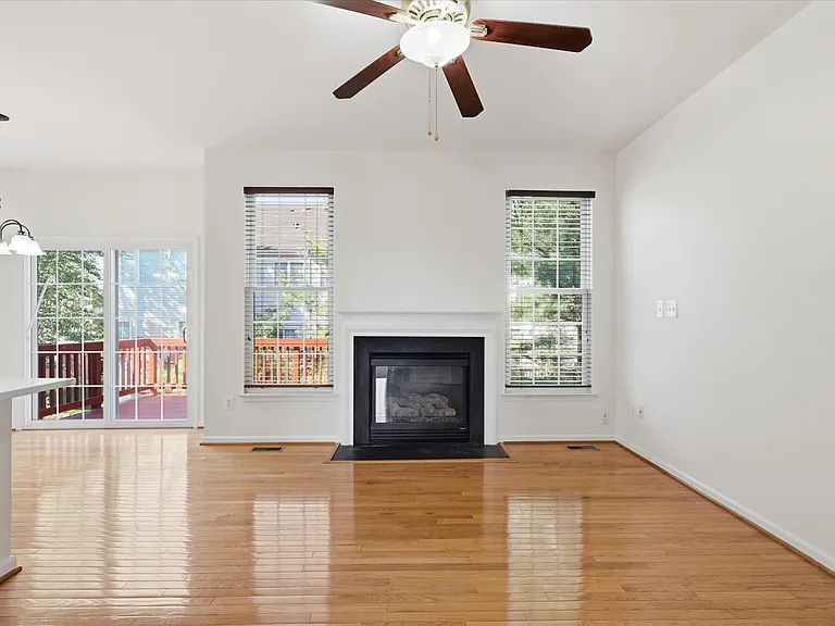 25828 Kirkwood Sq — Photo 12