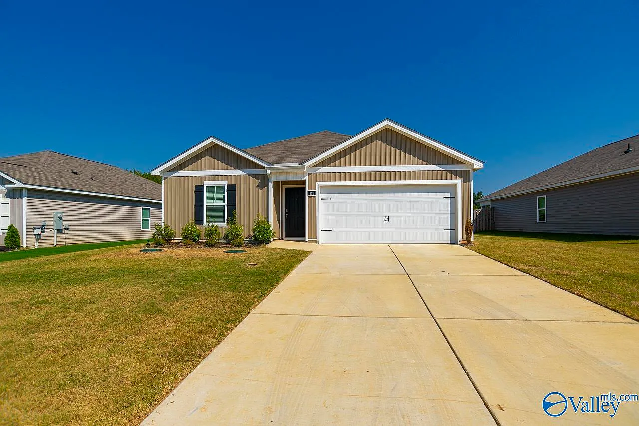 4 bed, 3.0 bath, 1497 sqft, $2,454 — Photo 1