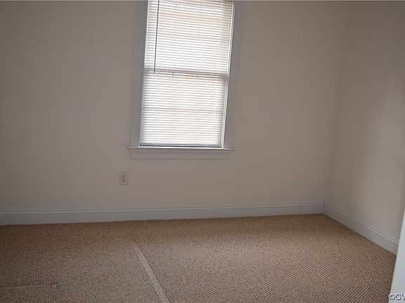 5th image of 406 Cobblestone Dr