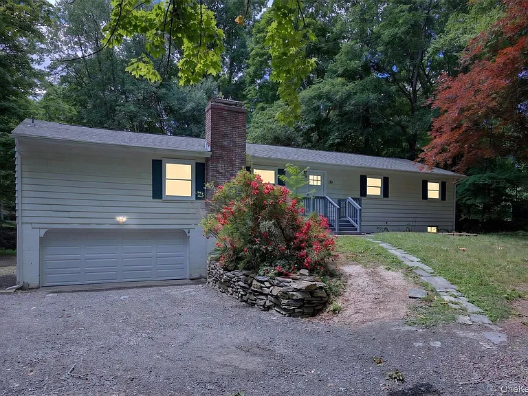 179 Roosevelt Rd — Photo 4