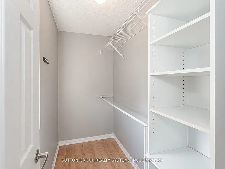 1152 Riddell Cres — Photo 22