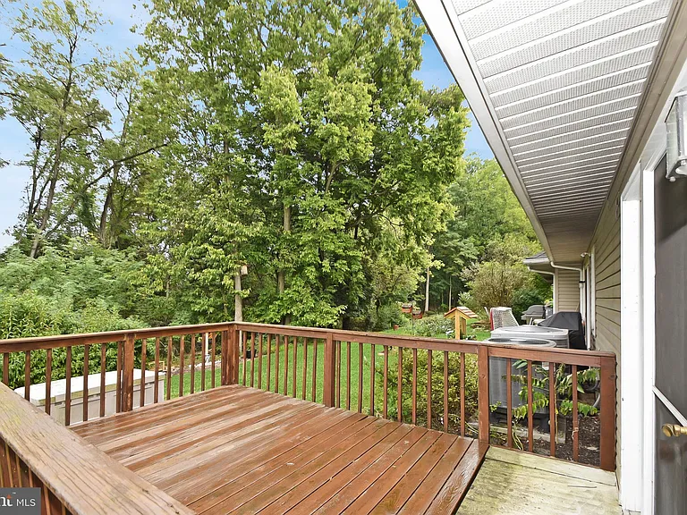 307 Jonathan Ct — Photo 5