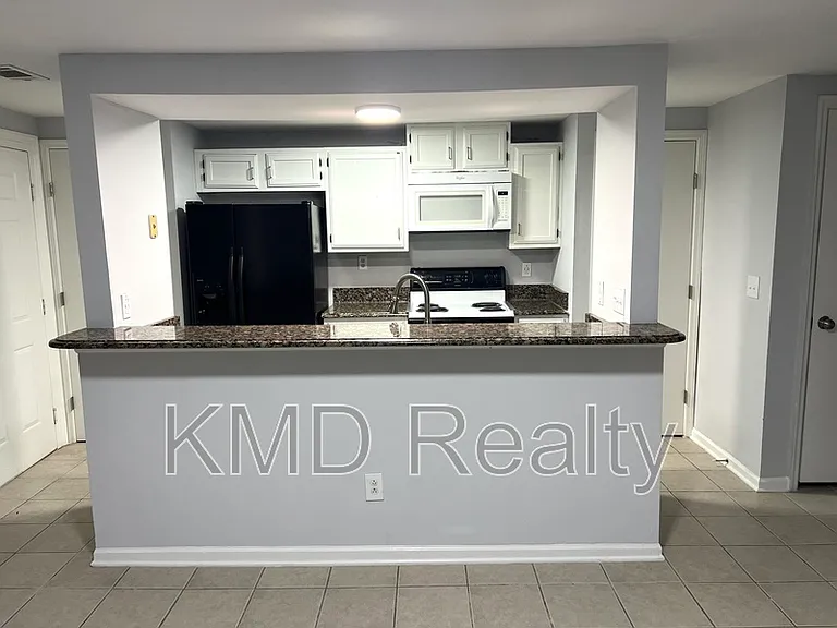 1624 Arlyn Cir #H — Photo 5
