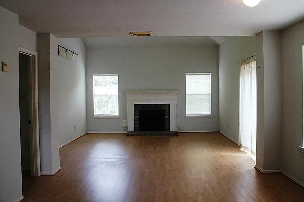 4 bed, 2.5 bath, 2138 sqft, $2,250 — Photo 2