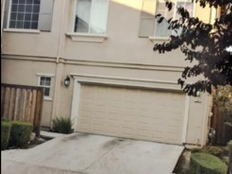 1044 Gridley Dr