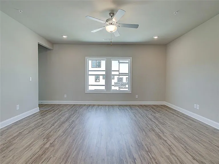 1095 Knoxboro Ln — Photo 9