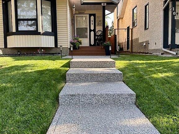 3rd image of 99 N Tararidge Close NE