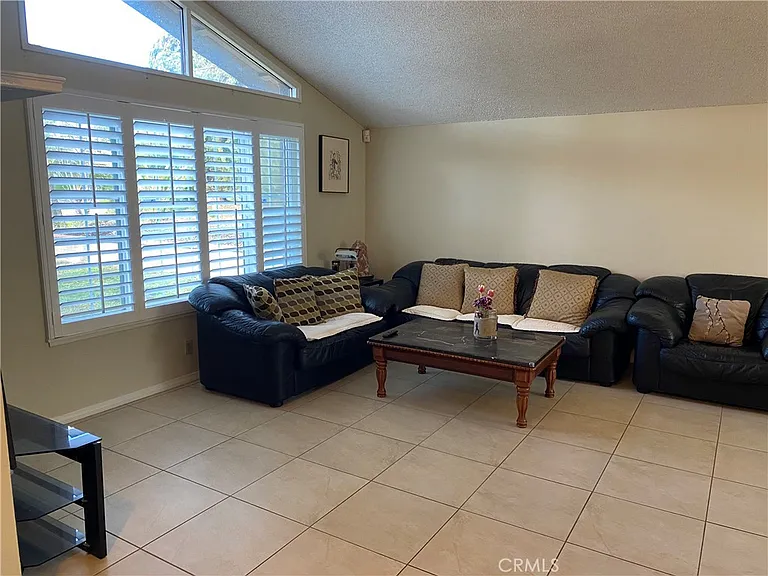 840 Bridle Dr — Photo 3