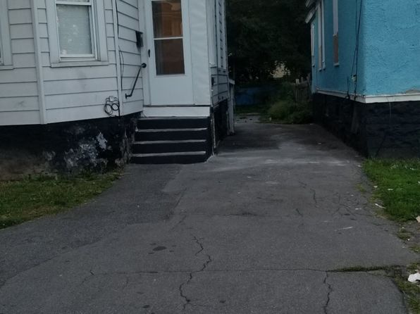109 Knaul St #1
