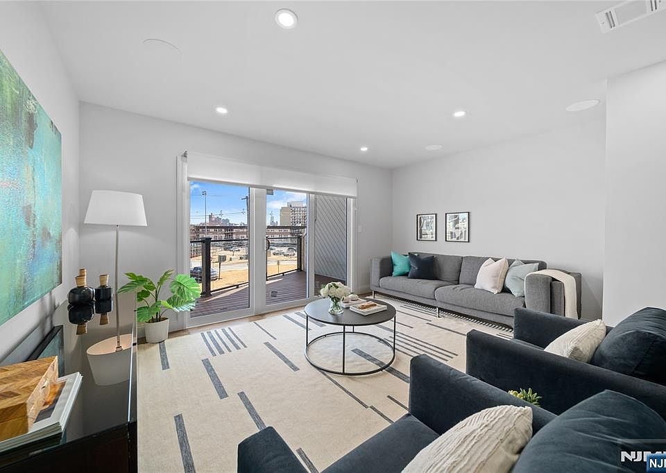 1st image of 1110 River Rd APT 102