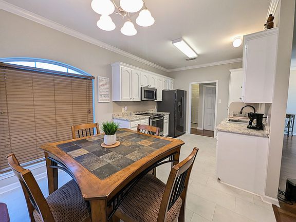 3rd image of 14292 Parkview Dr
