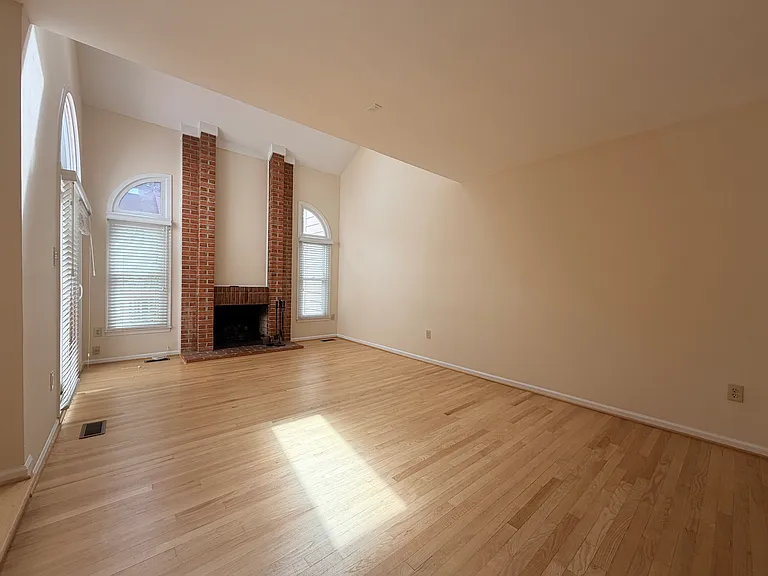 7418 Crestberry Ln — Photo 23
