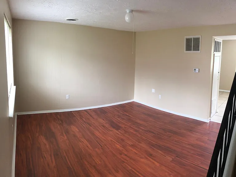 211 Columbine Ct — Photo 5