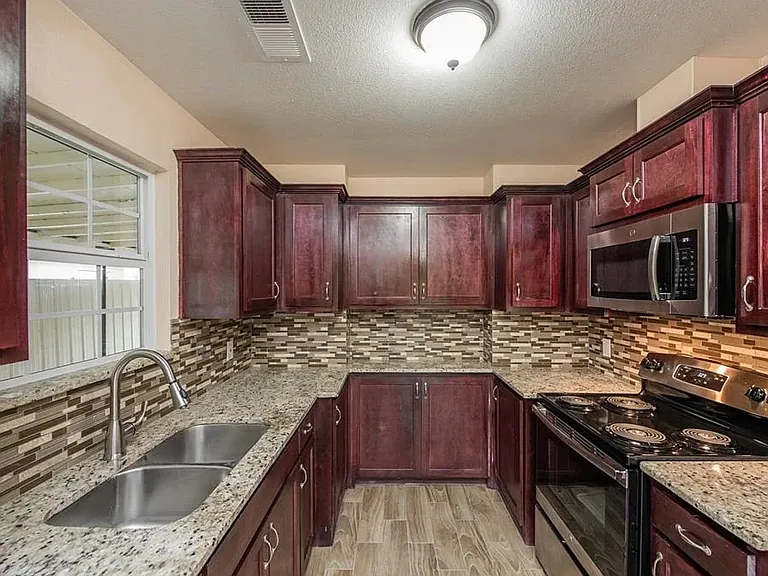 1115 S Waverly Dr — Photo 4