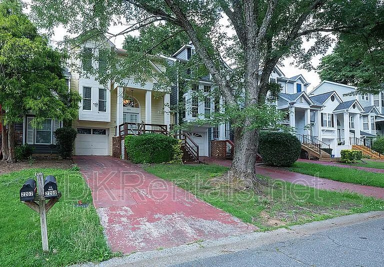 2200 Goodwood Blvd SE — Photo 1