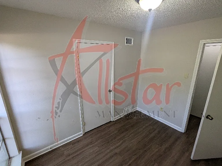 6480 Forest Glen Dr — Photo 10