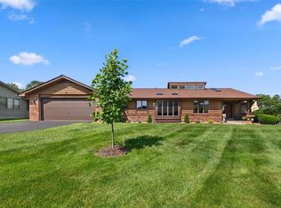 23 Village Dr W, Saint Charles, MO