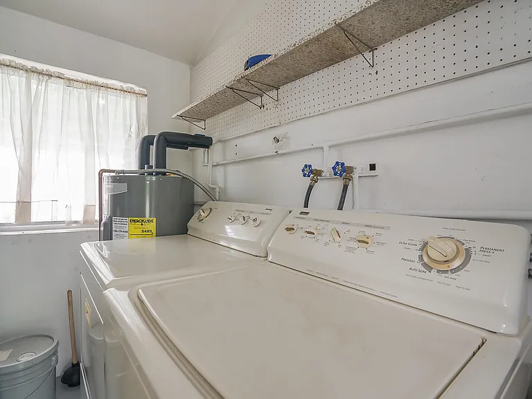 3410 Poinsettia Ave — Photo 15