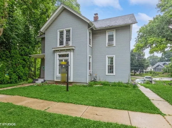 66 Gates St, Crystal Lake, IL 60014