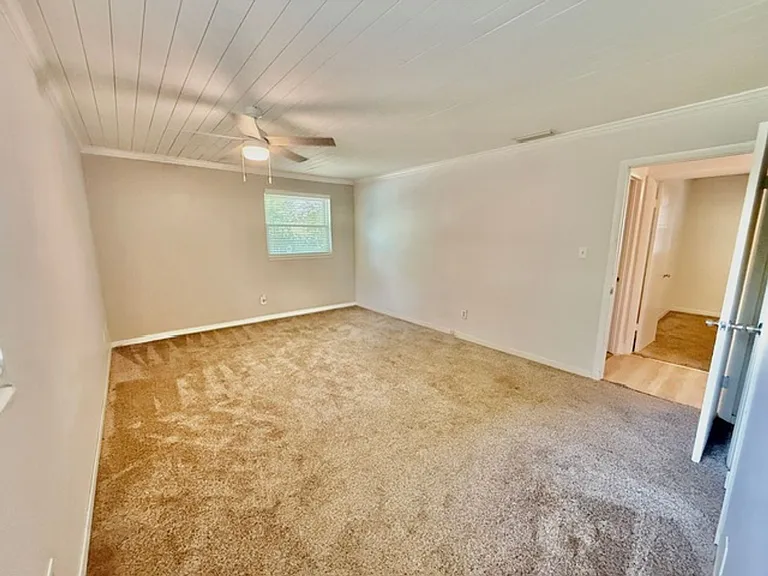 203 Hastings Ct — Photo 35