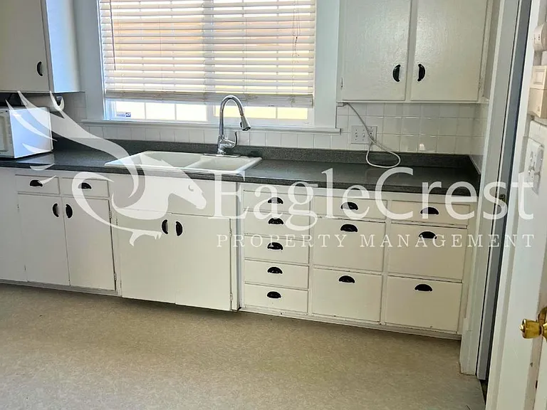 613 Locust St — Photo 7