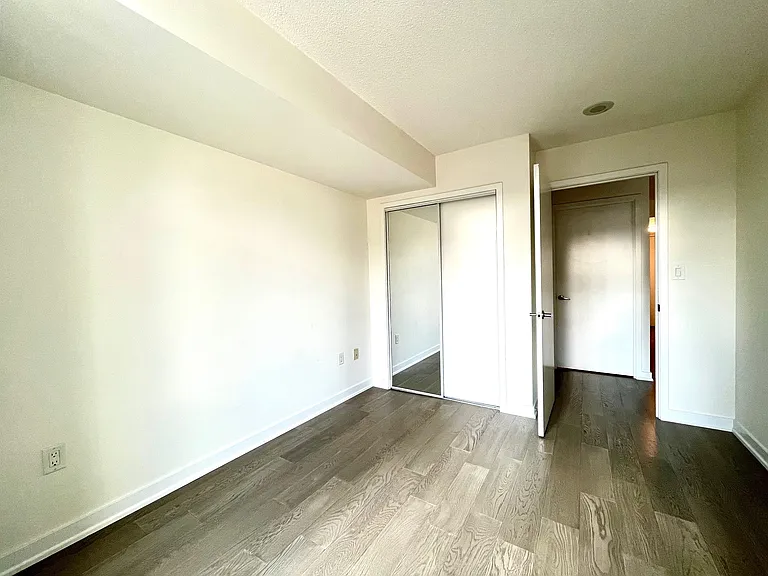 10 Navy Wharf Ct #608 — Photo 24