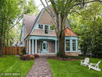 3303 Fessenden St NW, Washington, DC, 20008